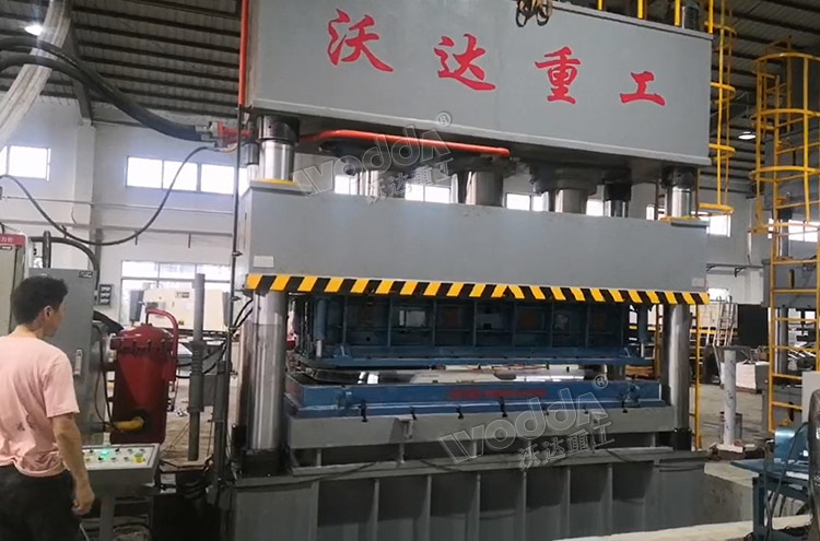 1250吨不锈钢水箱板液压机客户现场 1250吨不锈钢水箱板液压机客户现场