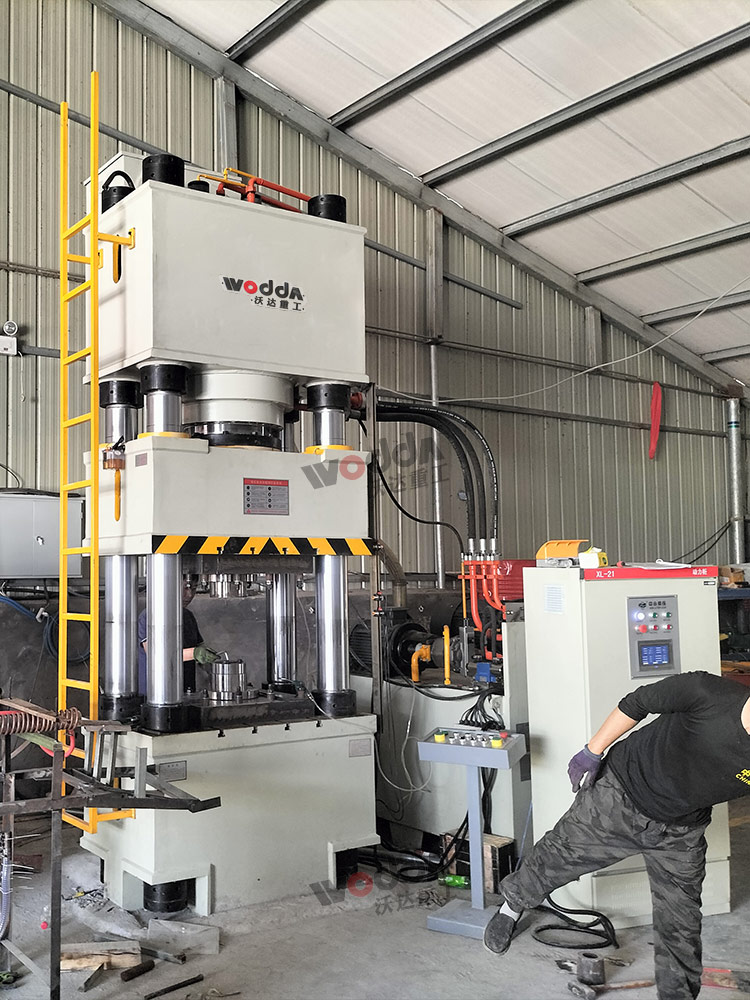 500吨热模锻液压机 500吨热模锻液压机