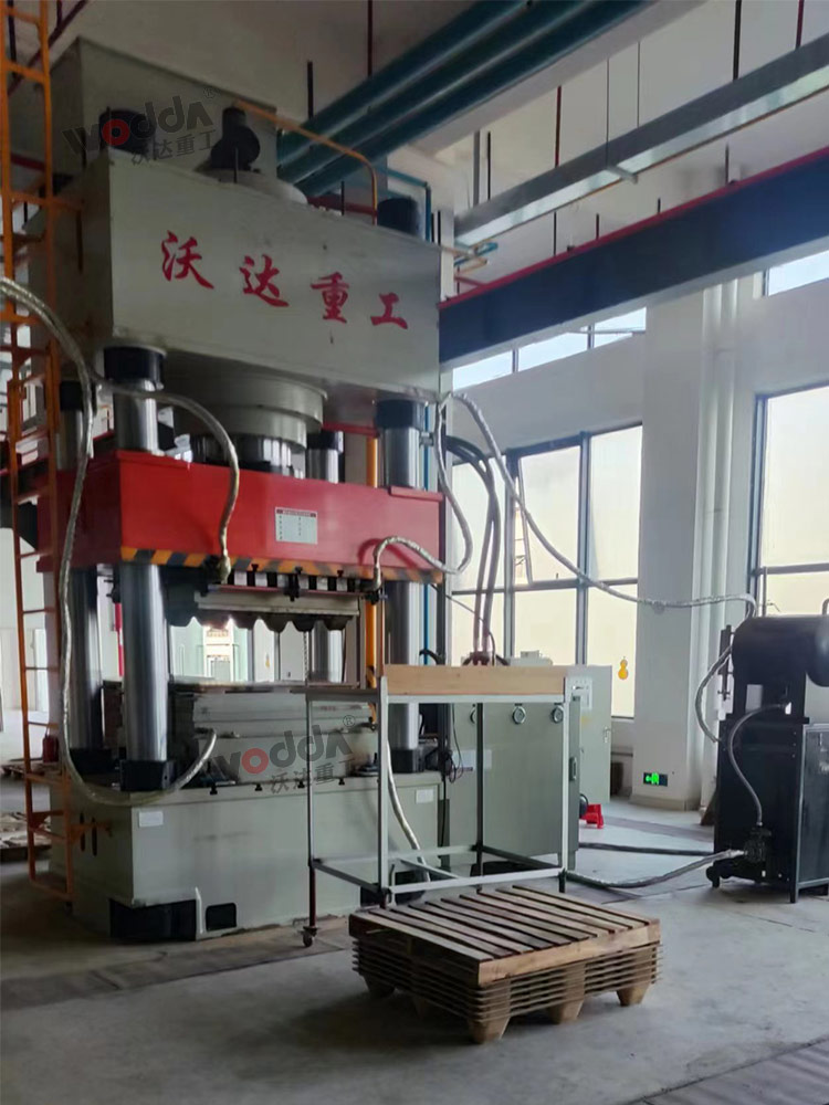 1000吨木屑托盘液压机客户现场 1000吨木屑托盘液压机客户现场