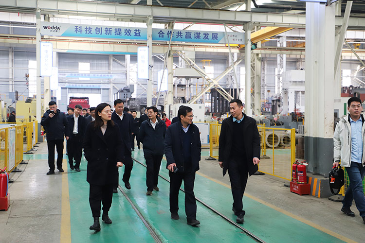 滕州市政协副主席董鸿洋一行考察必一运动bsport体育重工现场 滕州市政协副主席董鸿洋一行考察必一运动bsport体育重工现场