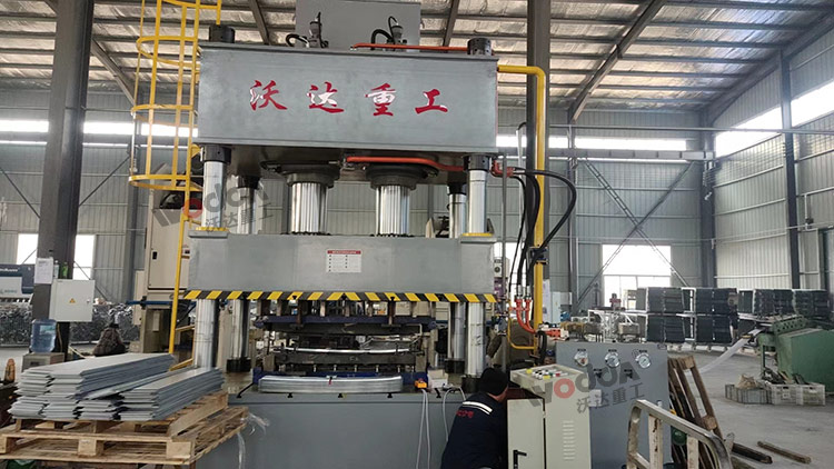 500吨汽车配件拉伸液压机客户现场 500吨汽车配件拉伸液压机客户现场