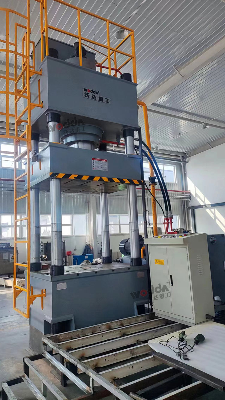 500吨三梁四柱液压机客户现场 500吨三梁四柱液压机客户现场