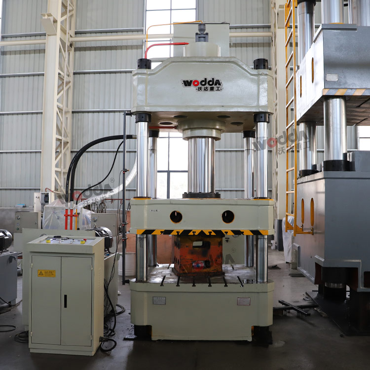 315吨三梁四柱液压机(铸造件) 315吨三梁四柱液压机(铸造件)