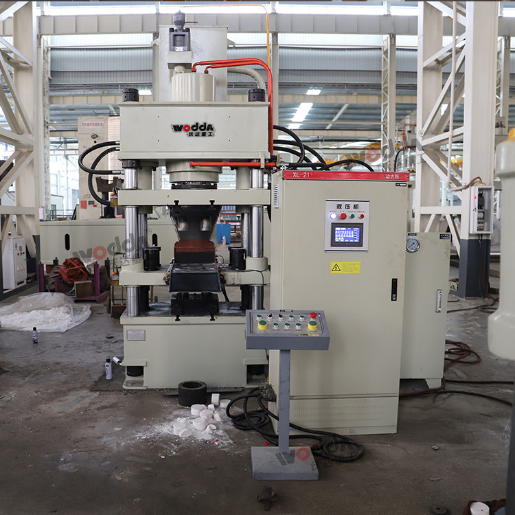 200吨四梁四柱液压机 200吨四梁四柱液压机