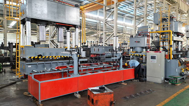 500吨锚杆托盘液压机车间实拍 500吨锚杆托盘液压机车间实拍