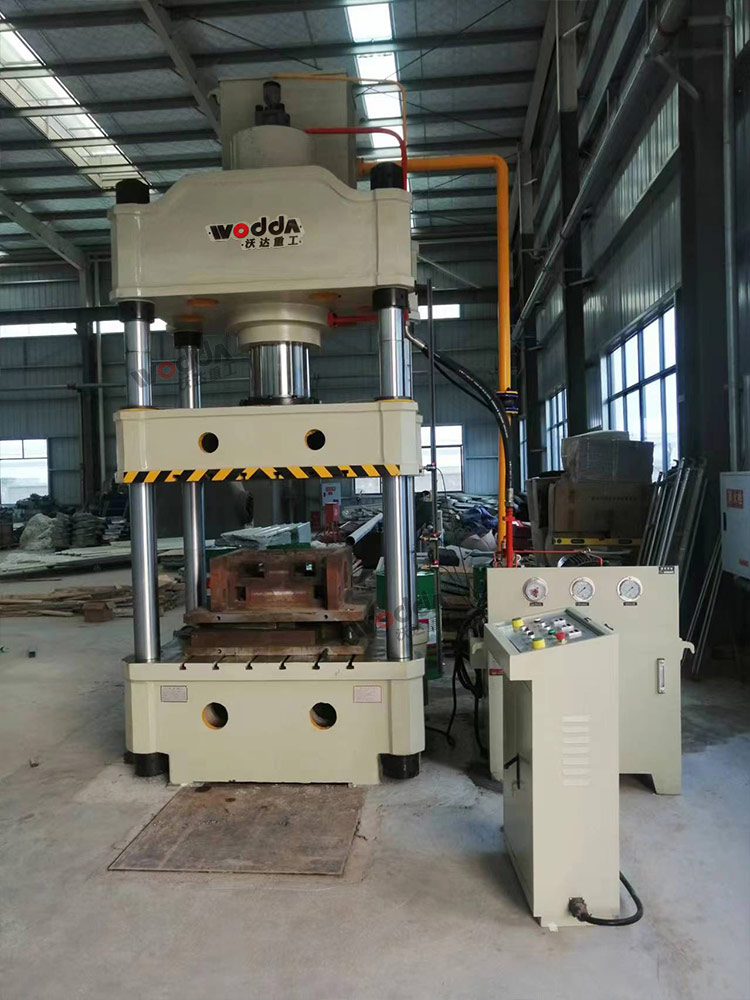 315吨四柱液压机客户现场 315吨四柱液压机客户现场