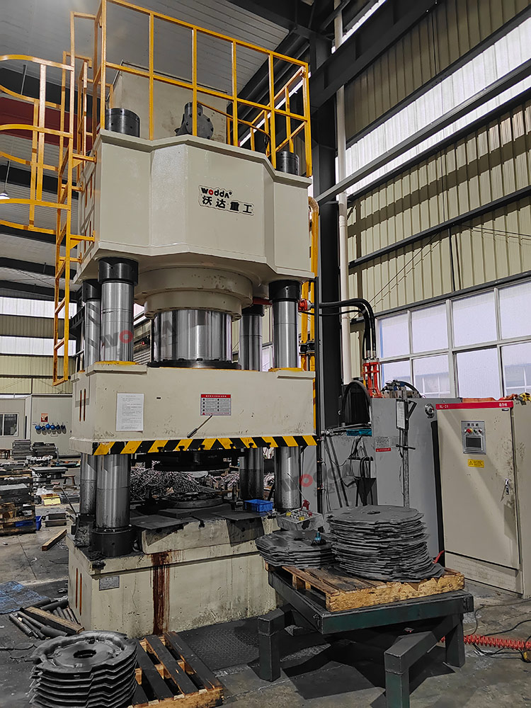 1000吨四柱液压机客户车间 1000吨四柱液压机客户车间