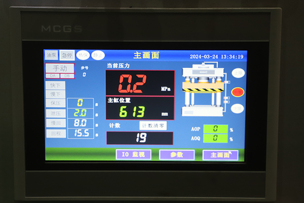 PLC触摸屏.jpg PLC触摸屏.jpg