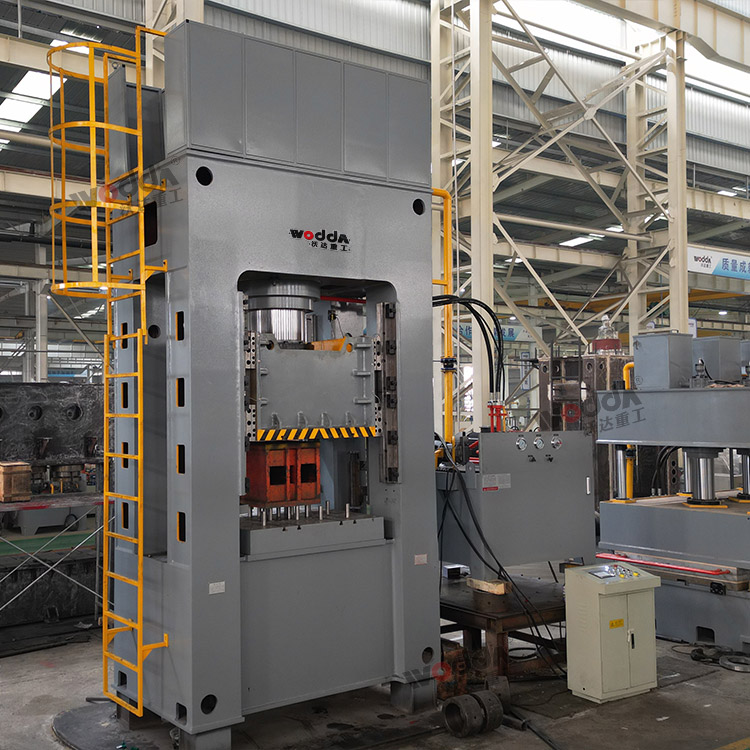 630吨框架式液压机 630吨框架式液压机