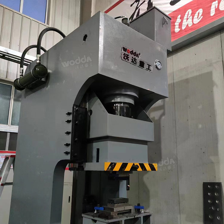 160吨液压冲床细节 160吨液压冲床细节