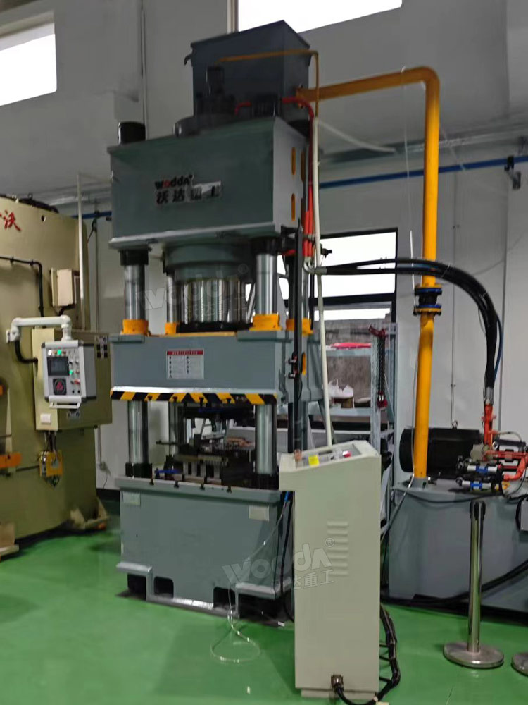 400吨三梁四柱液压机 400吨三梁四柱液压机