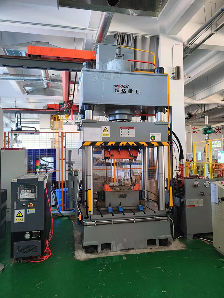 315吨四柱液压机客户现场 315吨四柱液压机客户现场