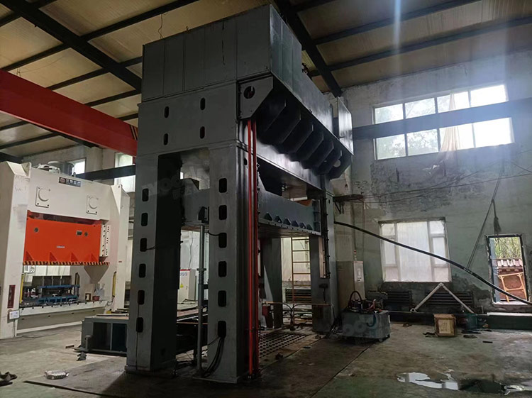 630吨框架式液压机(汽车配件成型液压机) 630吨框架式液压机(汽车配件成型液压机)