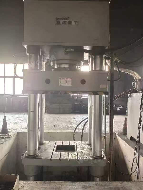 800吨匣钵液压机客户车间安装完成 800吨匣钵液压机客户车间安装完成