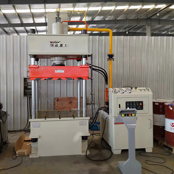 100吨排气管隔热罩压型液压机客户现场 100吨排气管隔热罩压型液压机客户现场