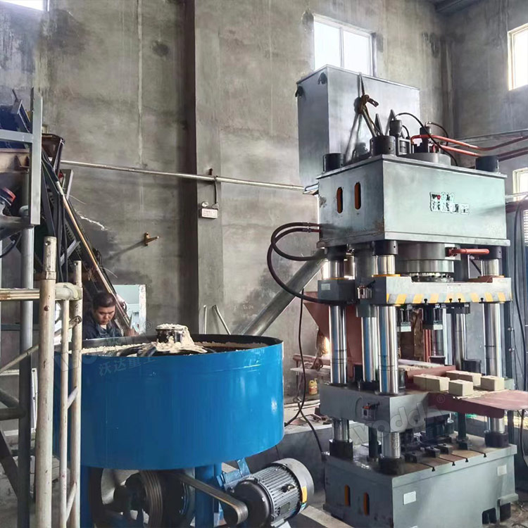 630吨全自动盐砖机 630吨全自动盐砖机