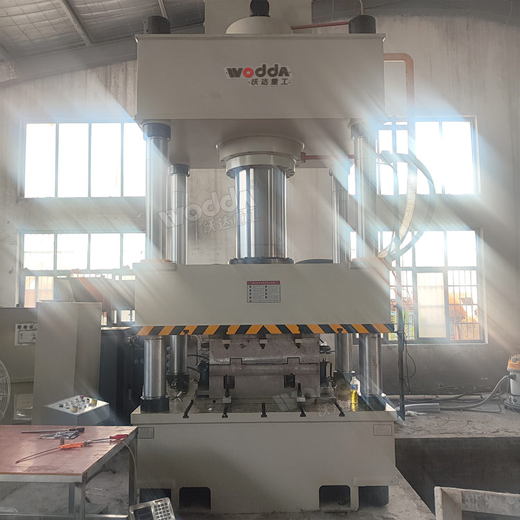 630吨四柱液压机 630吨四柱液压机