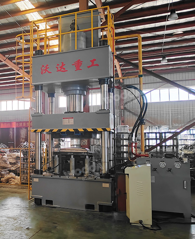 630吨四柱液压机客户现场 630吨四柱液压机客户现场