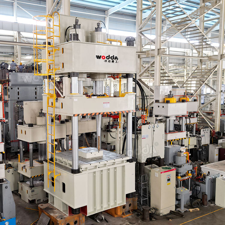 800吨液压垫拉伸液压机车间实物 800吨液压垫拉伸液压机车间实物