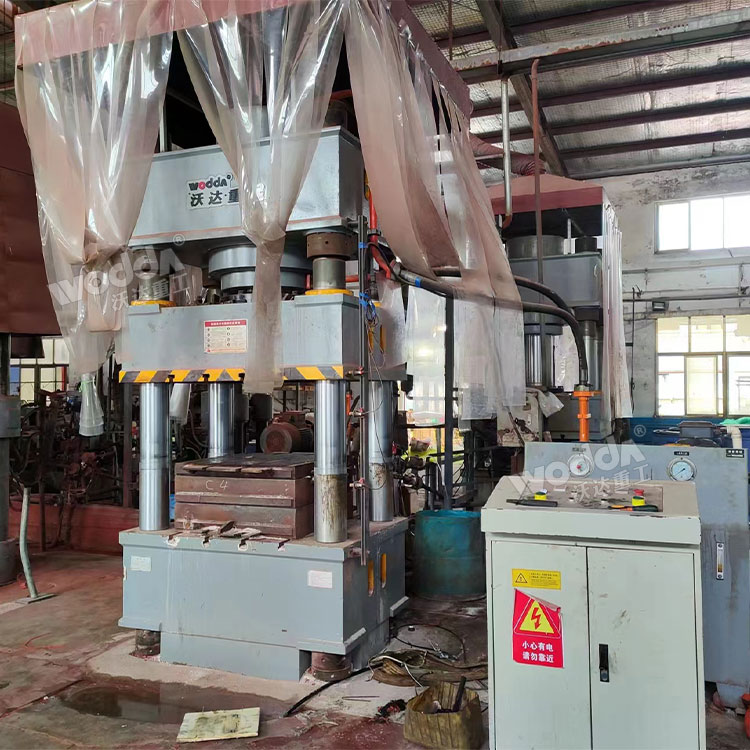 630吨三梁四柱液压机客户现场 630吨三梁四柱液压机客户现场