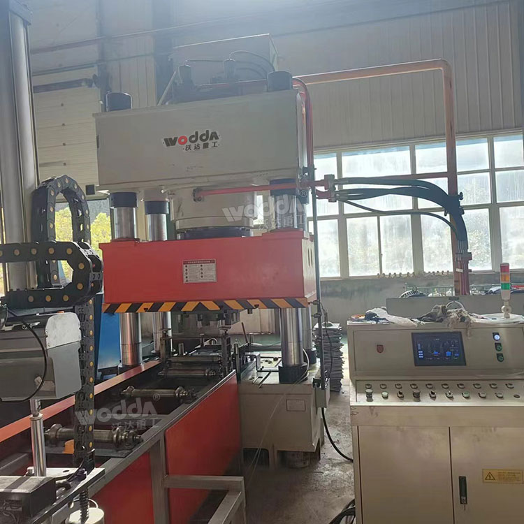 630吨三梁四柱液压机(锚杆托盘液压机) 630吨三梁四柱液压机(锚杆托盘液压机)