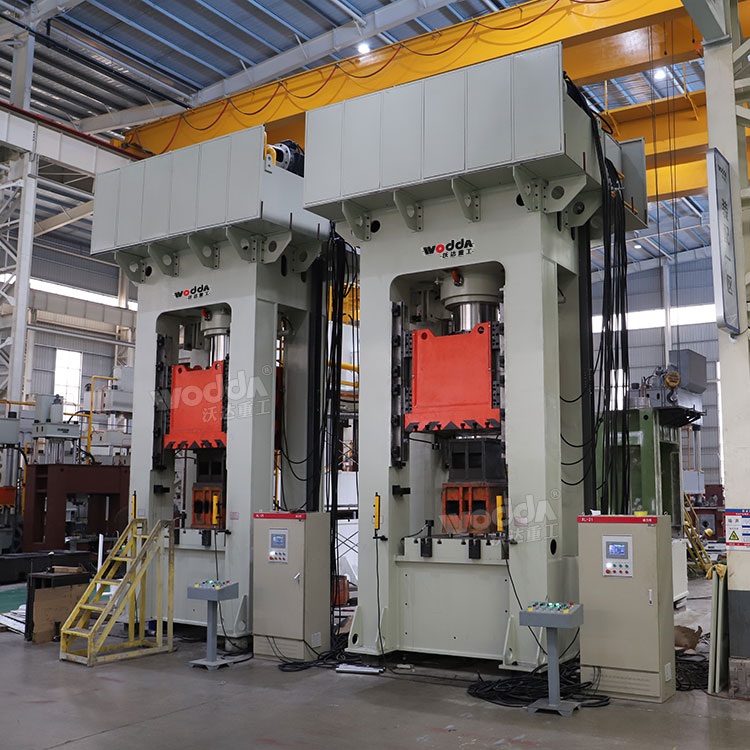 630吨框架式液压机车间两台 630吨框架式液压机车间两台