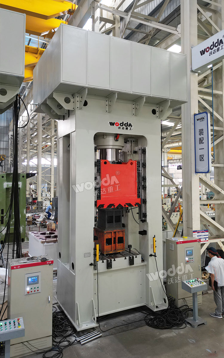 630吨炮弹壳拉伸液压机车间调试 630吨炮弹壳拉伸液压机车间调试