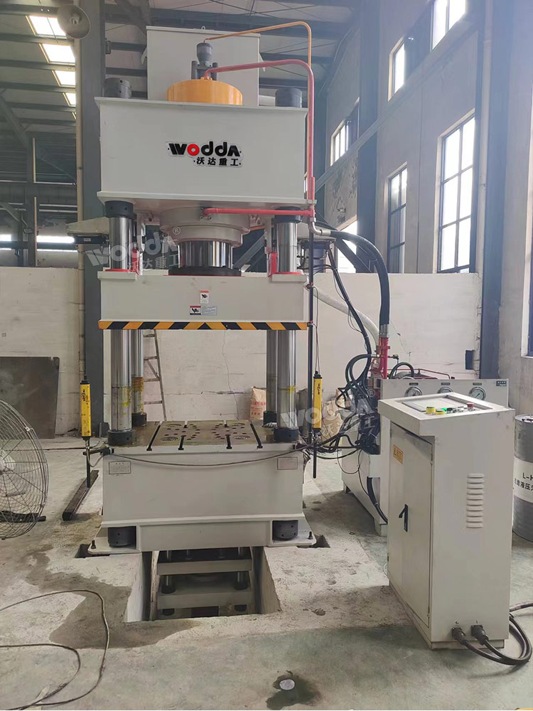 400吨四柱液压机客户现场 400吨四柱液压机客户现场