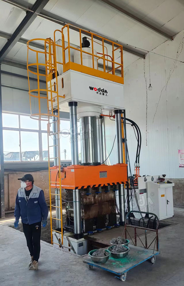 U型树脂排水沟成型液压机试机 U型树脂排水沟成型液压机试机