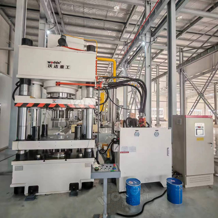 630吨陶瓷粉末成型液压机现场 630吨陶瓷粉末成型液压机现场