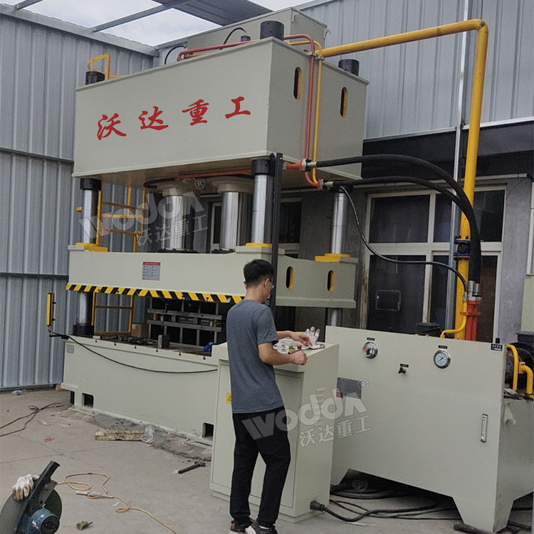 500吨四柱液压机客户现场试机 500吨四柱液压机客户现场试机