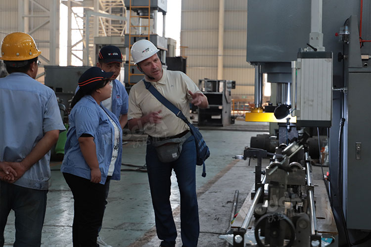 100吨校直机试机 100吨校直机试机