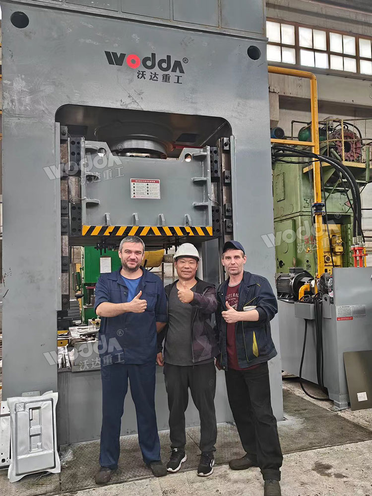 630吨汽车配件成型液压机客户现场 630吨汽车配件成型液压机客户现场