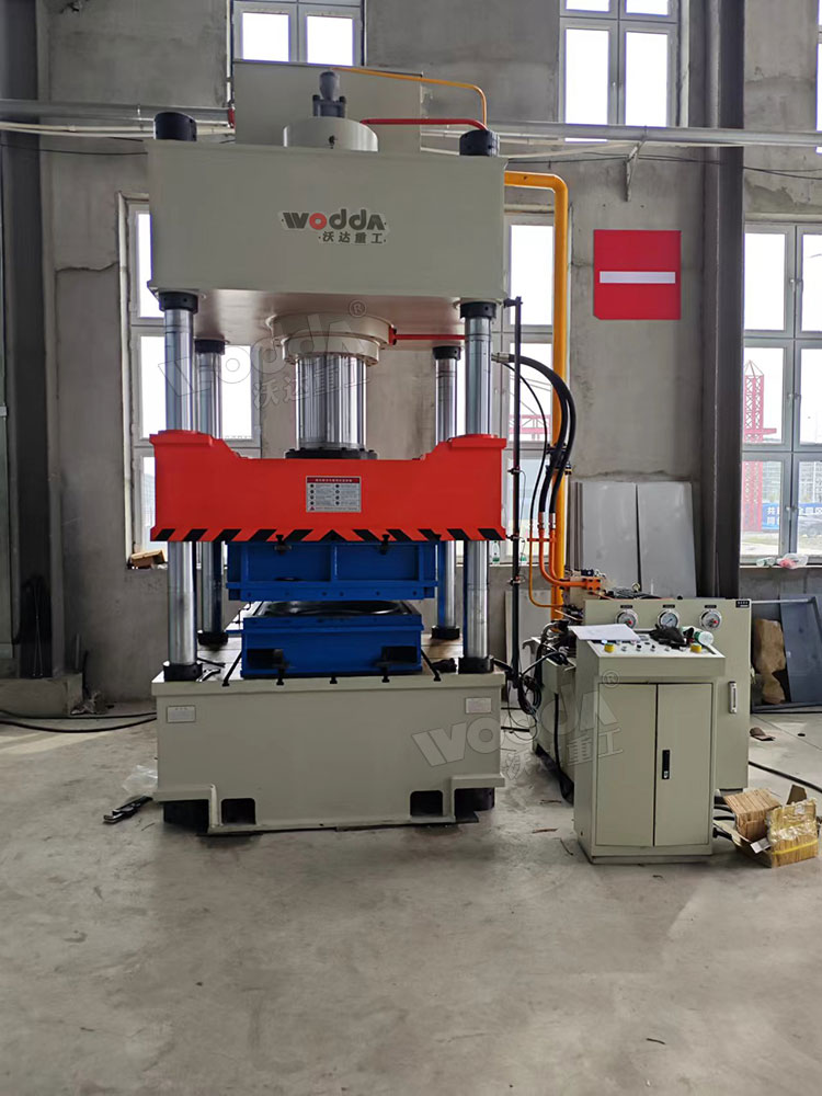 400吨不锈钢水箱板液压机现场 400吨不锈钢水箱板液压机现场