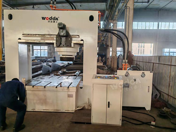 630吨龙门液压机 630吨龙门液压机