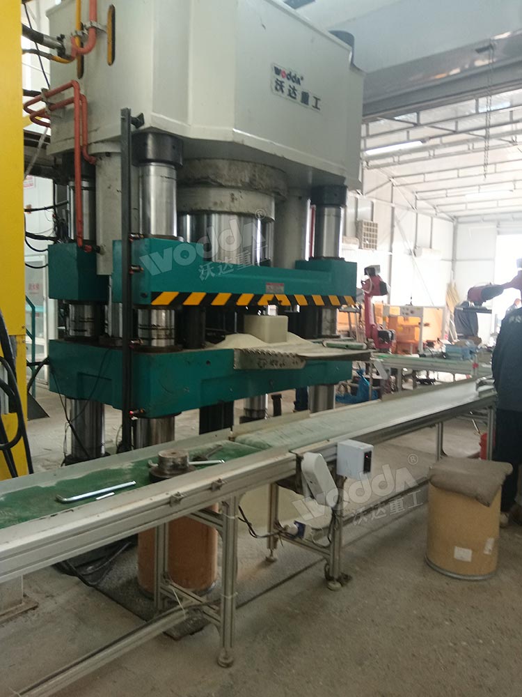 800吨四梁四柱盐砖机 800吨四梁四柱盐砖机