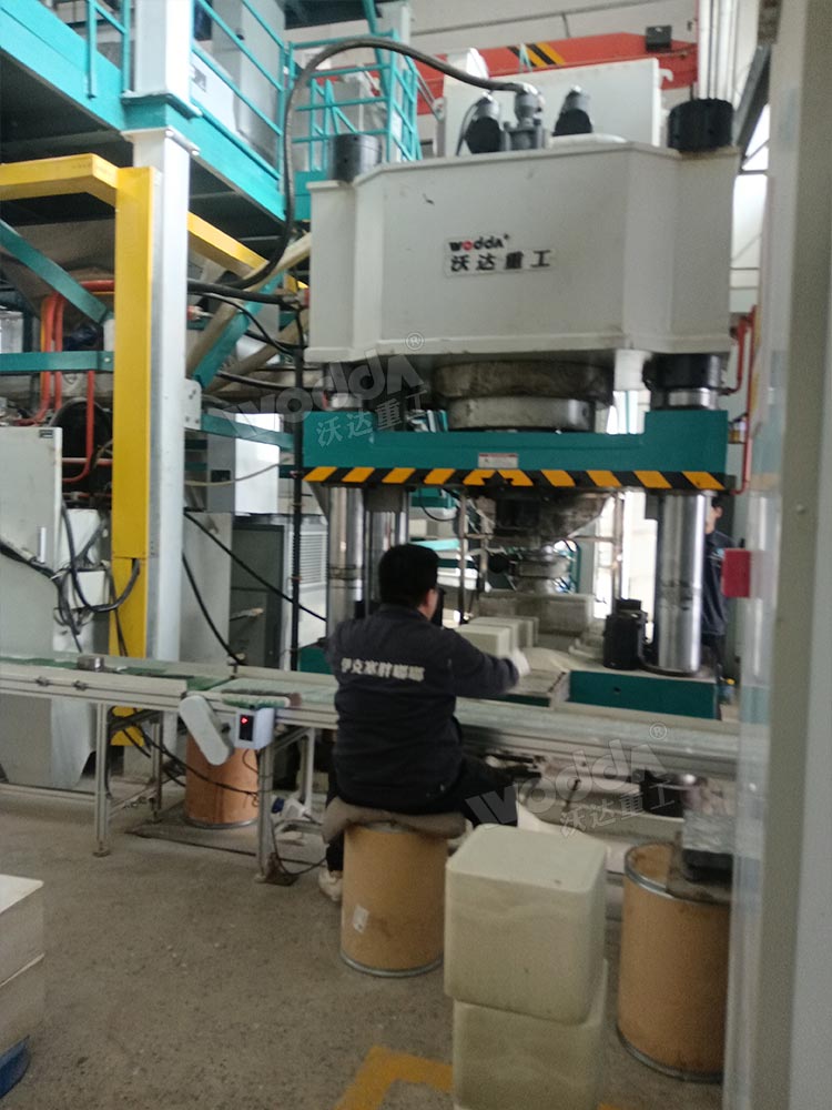 800吨盐砖机客户车间现场 800吨盐砖机客户车间现场