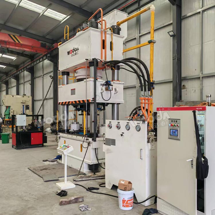 800吨三梁四柱液压机 800吨三梁四柱液压机