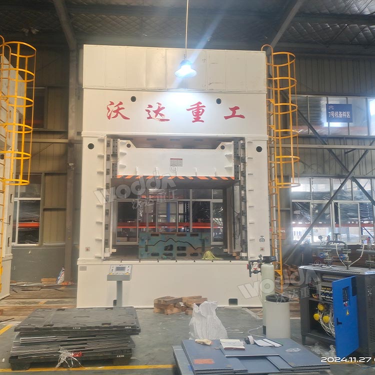 630吨汽车内饰件成型液压机.jpg 630吨汽车内饰件成型液压机.jpg