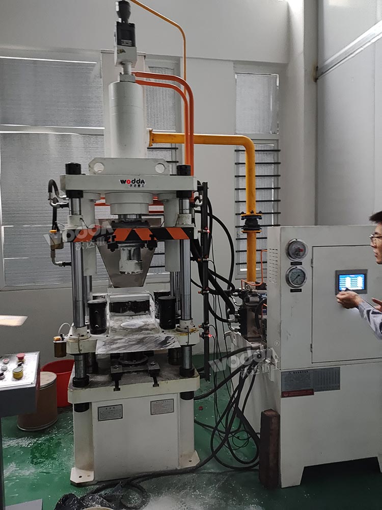 60吨粉末成型液压机客户现场 60吨粉末成型液压机客户现场