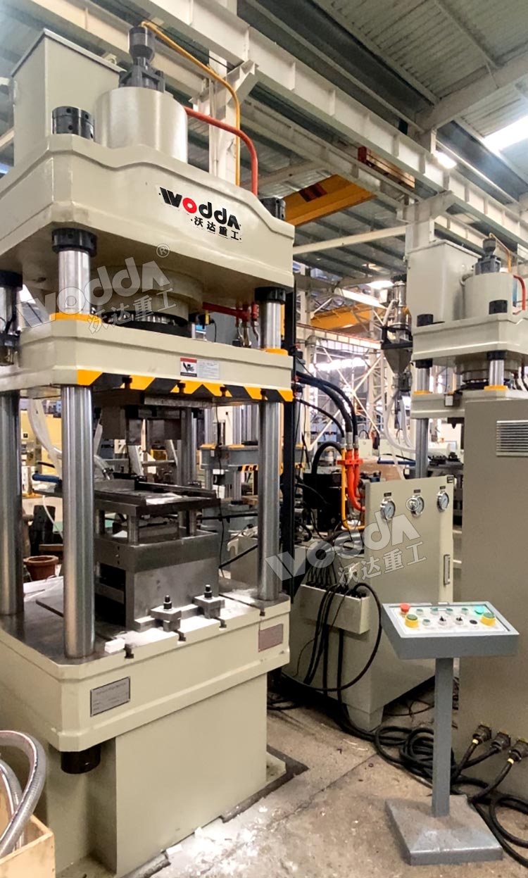 200吨陶瓷粉末成型液压机.jpg 200吨陶瓷粉末成型液压机.jpg