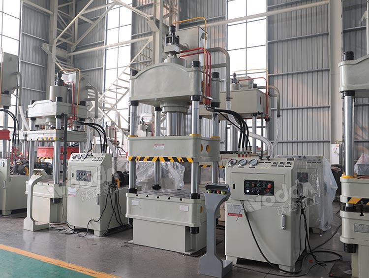 液压机.jpg 液压机.jpg