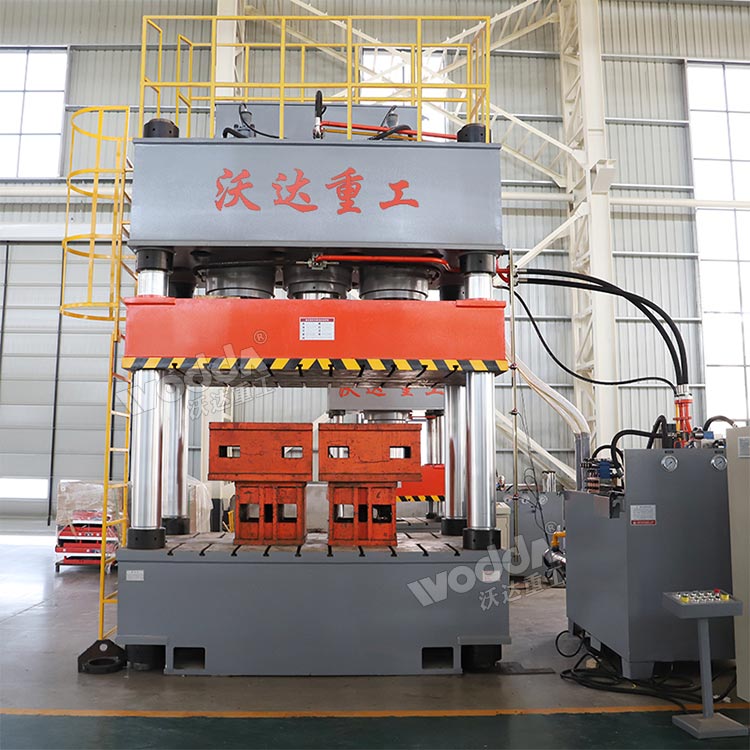 四柱液压机(图1) 四柱液压机(图1)