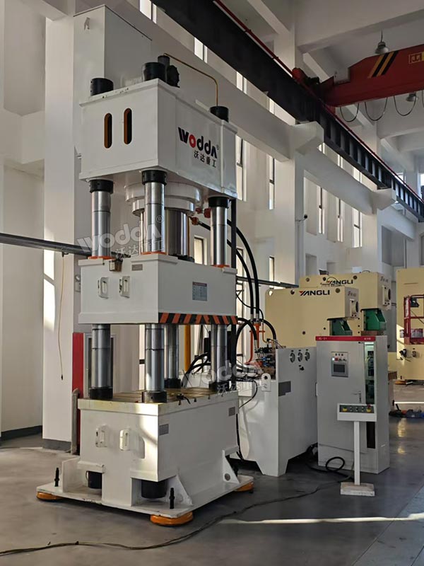 630吨伺服液压机 630吨伺服液压机