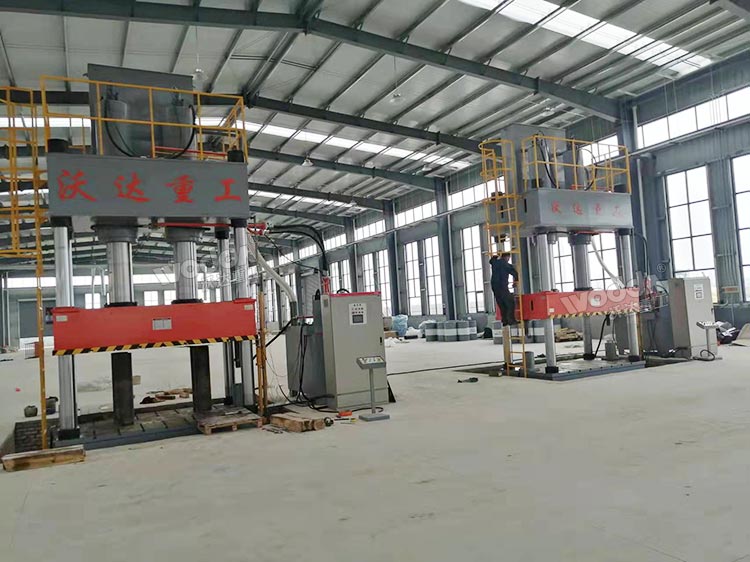 800吨三梁四柱液压机客户现场 800吨三梁四柱液压机客户现场