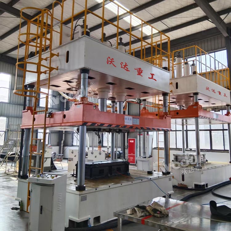 315吨汽车内饰件成型液压机现场 315吨汽车内饰件成型液压机现场