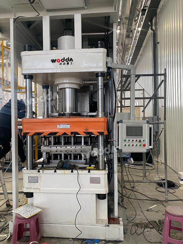 200吨三梁四柱液压机现场调试 200吨三梁四柱液压机现场调试