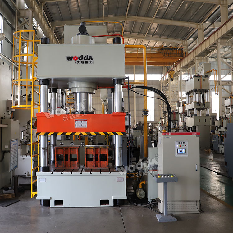 500吨四柱液压机.jpg 500吨四柱液压机.jpg