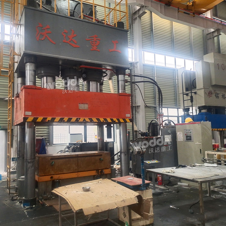 1500吨四柱液压机 1500吨四柱液压机