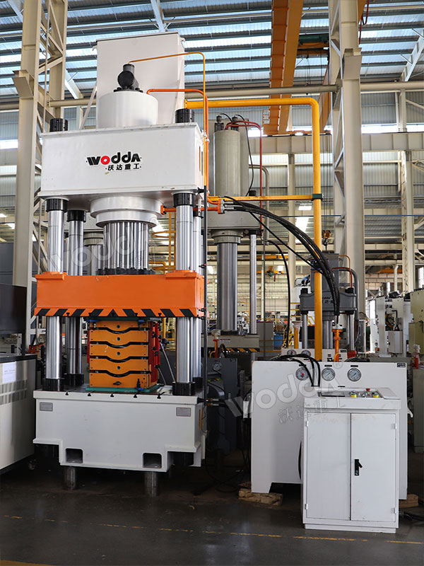 630吨四柱液压机 630吨四柱液压机